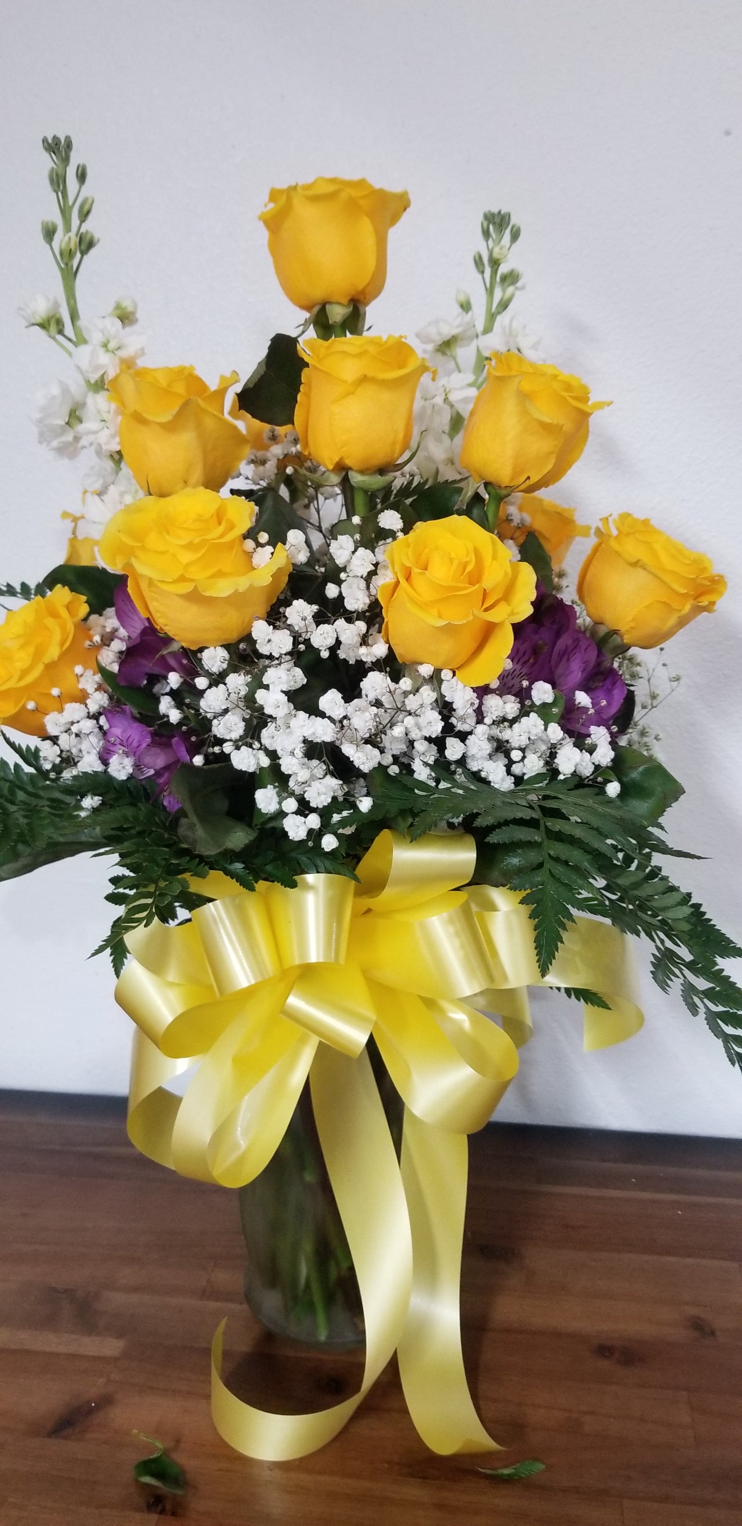 Traditional dozen of roses in vase